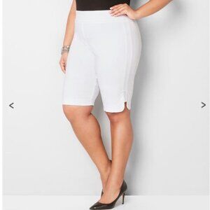 AVENUE SUPER STRETCH White Bermuda Shorts New NWT  18